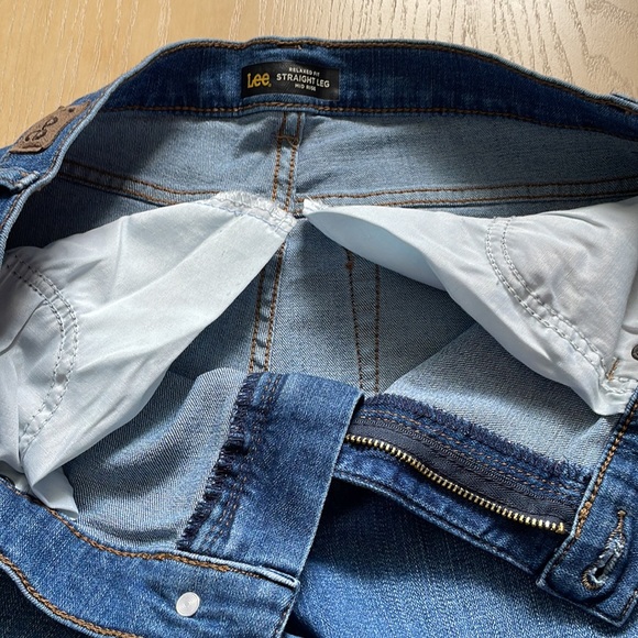 Lee Relaxed Fit. Straight Leg. Mid Rise size 10 /16 waist/38Long - Picture 7 of 13
